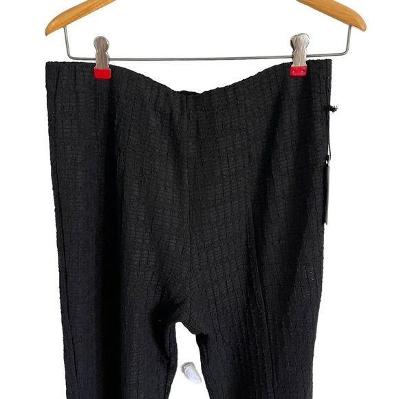 ASTR THE LABEL Zoe Black Textured Pull-On Flare Pants - Picture 4 of 12